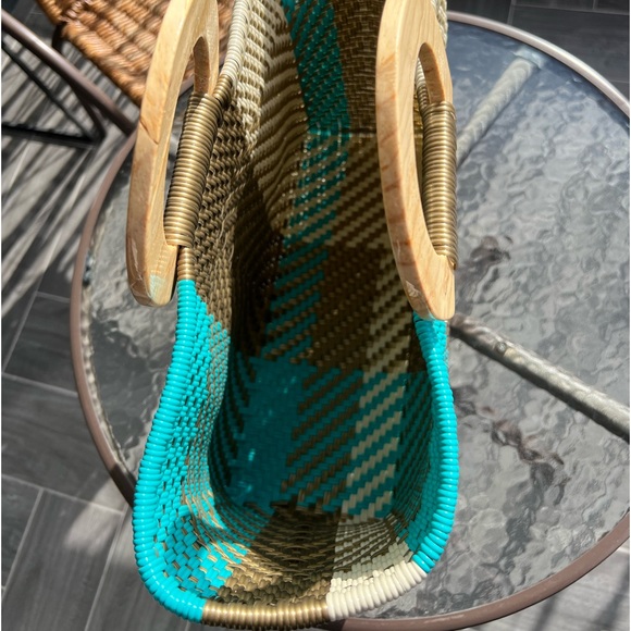 Such a beautiful mix of colors. An elegant and sophisticated handmade tote. - Picture 9 of 10